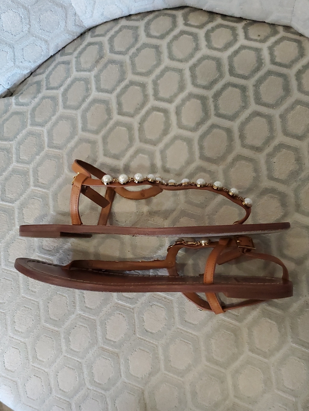 Tory Burch Emmy Pearl Sandals in Tan Teather With Pearl T-Strap Size 9.5 - Picture 7 of 12